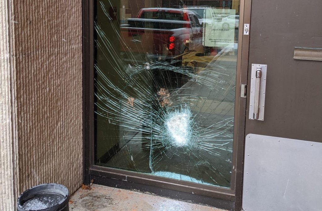 Emergency glazier in Millwall